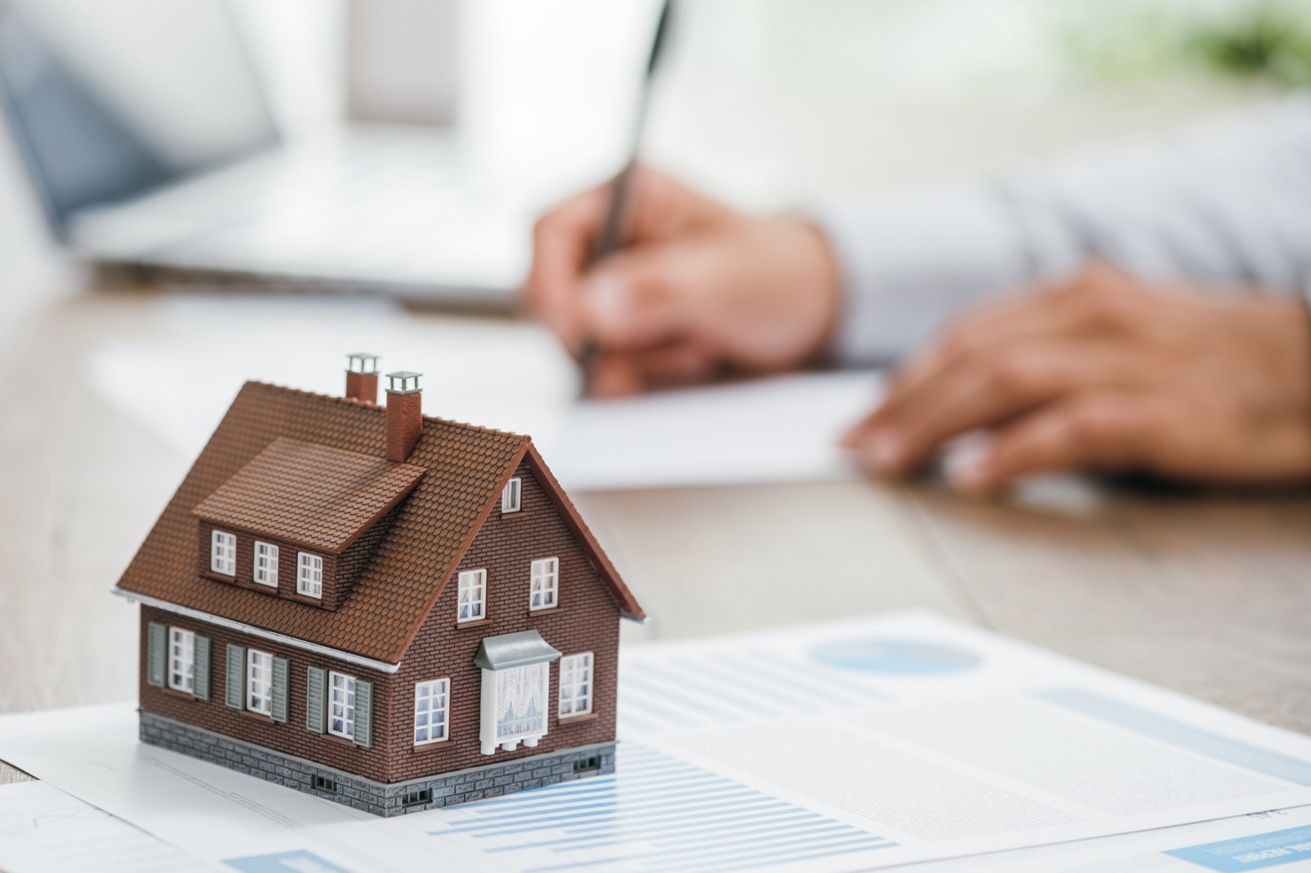 Czy i jak można sprzedać mieszkanie obciążone hipoteką?